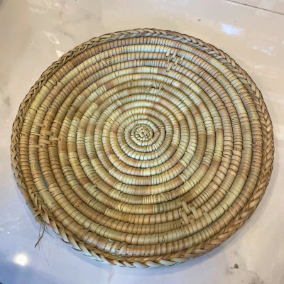 Handmade Yemeni Trivet Coaster – Traditional Straw Craft (مسمدة السلتة)